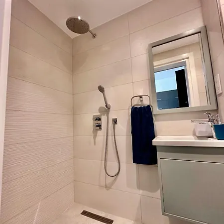 아파트 Sea And Mountain Views Penthouse With Access To Facilities