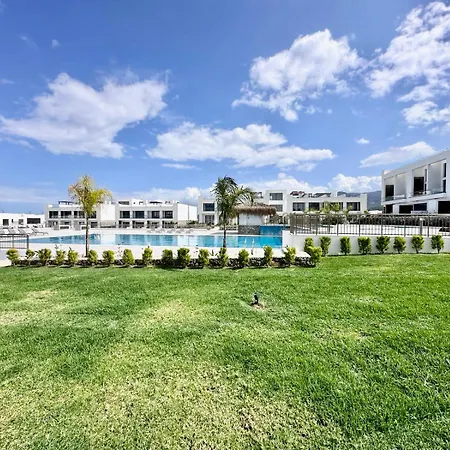 Sea And Mountain Views Penthouse With Access To Facilities Kalogrea