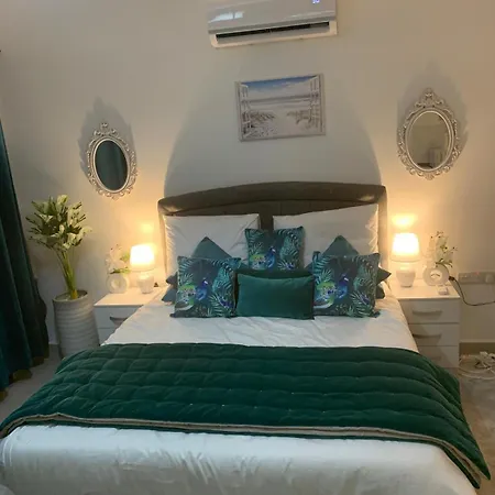 Sea And Mountain Views Penthouse With Access To Facilities 아파트 Kalogrea