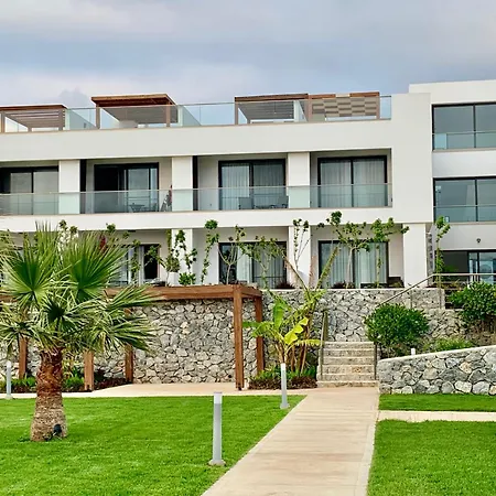 Sea And Mountain Views Penthouse With Access To Facilities דירה