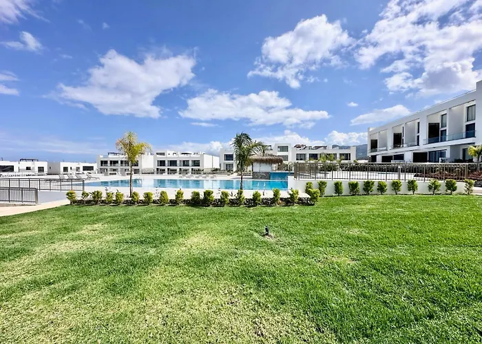 Sea And Mountain Views Penthouse With Access To Facilities Kalogrea